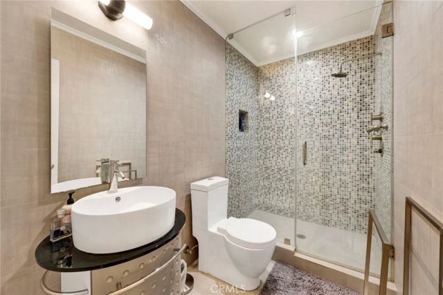 7764 Via Capri, Burbank, CA 91504