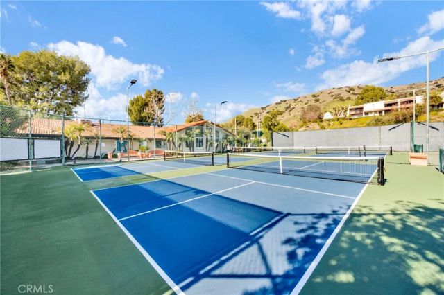 7764 Via Capri, Burbank, CA 91504