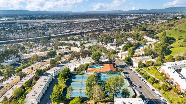 7764 Via Capri, Burbank, CA 91504