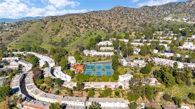 7764 Via Capri, Burbank, CA 91504