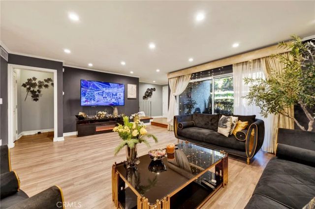 7764 Via Capri, Burbank, CA 91504