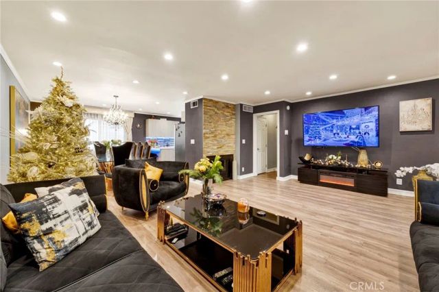 7764 Via Capri, Burbank, CA 91504