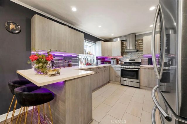 7764 Via Capri, Burbank, CA 91504