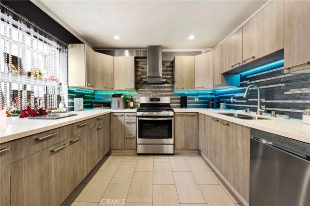 7764 Via Capri, Burbank, CA 91504