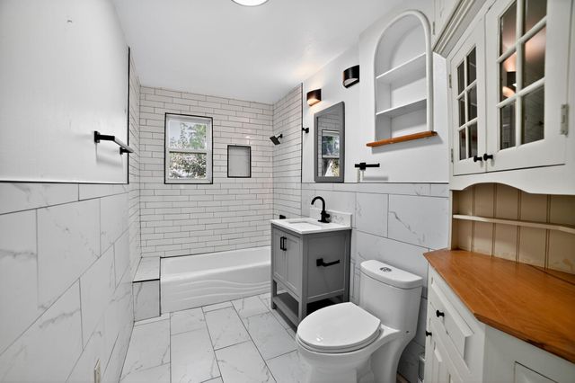 2003 Griswold LN A, Austin, TX 78703