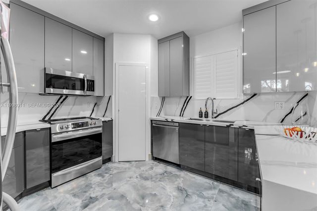 9030 SW 162nd St, Palmetto Bay, FL 33157