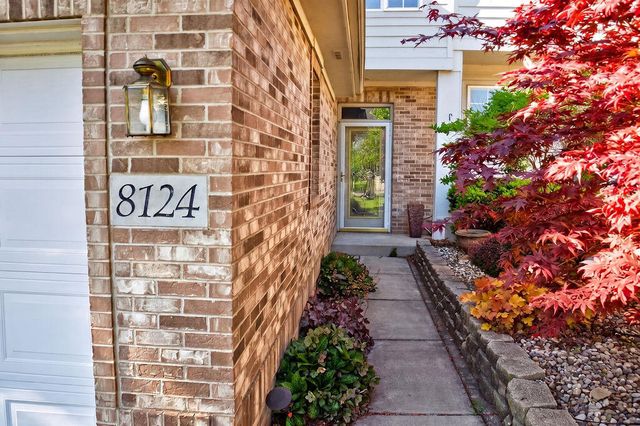 8124 Tuckaway Court, Crown Point, IN 46307
