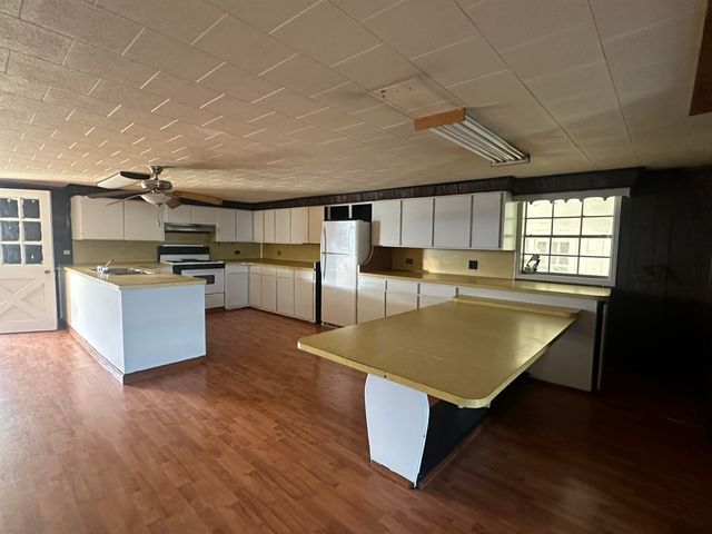 108 Chauvin St, Chauvin, LA 70344