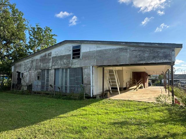 108 Chauvin St, Chauvin, LA 70344