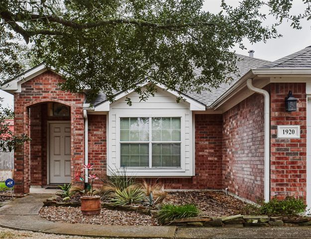 1920 Cedar Lane, Dayton, TX 77535