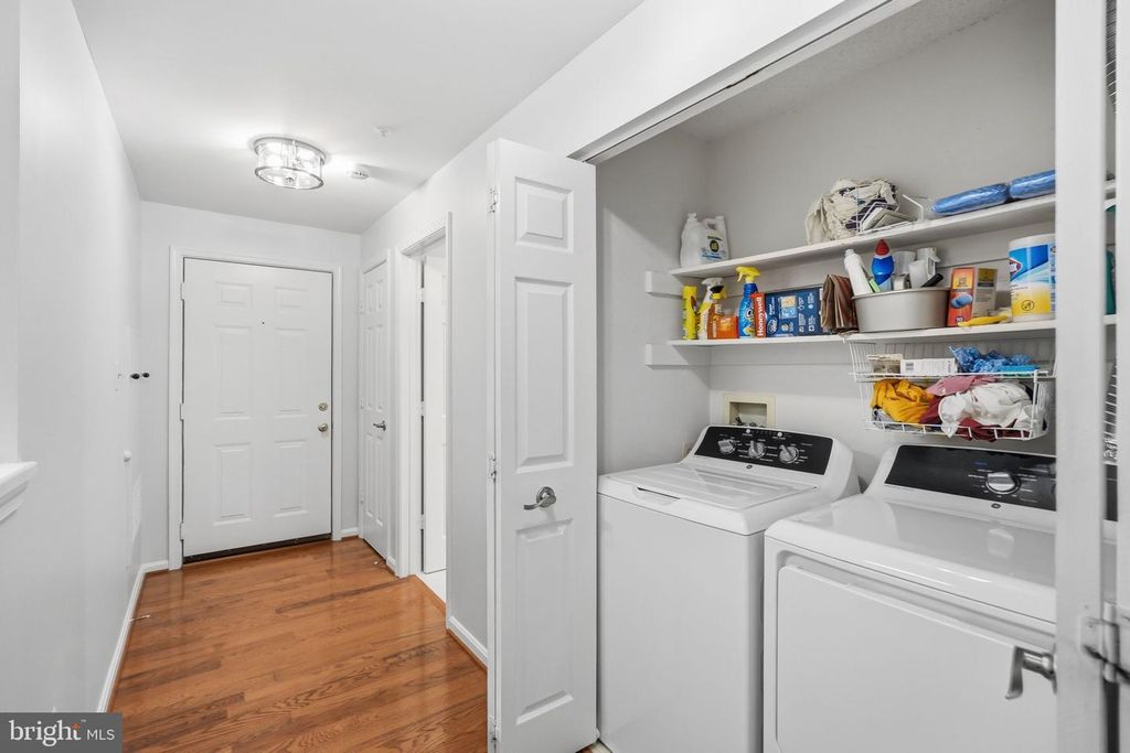 Image 13 of property listing at 10021 VANDERBILT CIR #10, Gaithersburg, MD 20878
