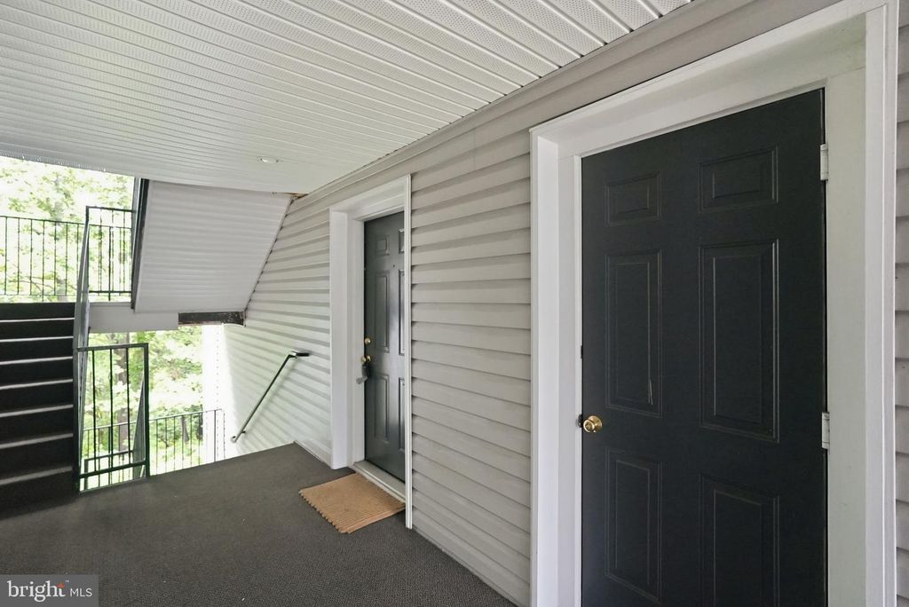 Image 14 of property listing at 10021 VANDERBILT CIR #10, Gaithersburg, MD 20878