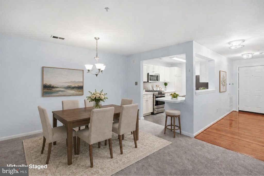 Image 3 of property listing at 10021 VANDERBILT CIR #10, Gaithersburg, MD 20878