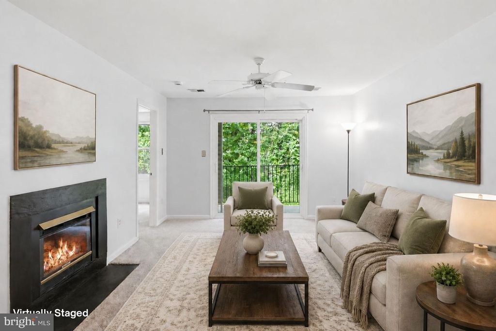 Image 5 of property listing at 10021 VANDERBILT CIR #10, Gaithersburg, MD 20878