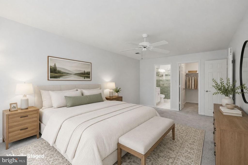 Image 8 of property listing at 10021 VANDERBILT CIR #10, Gaithersburg, MD 20878
