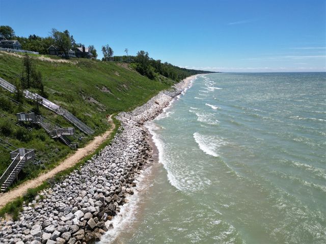 7251 Lakeview Avenue, South Haven, MI 49090