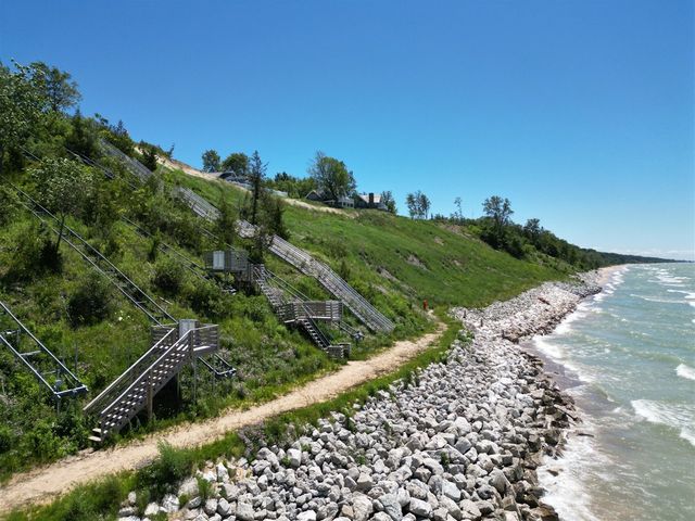 7251 Lakeview Avenue, South Haven, MI 49090