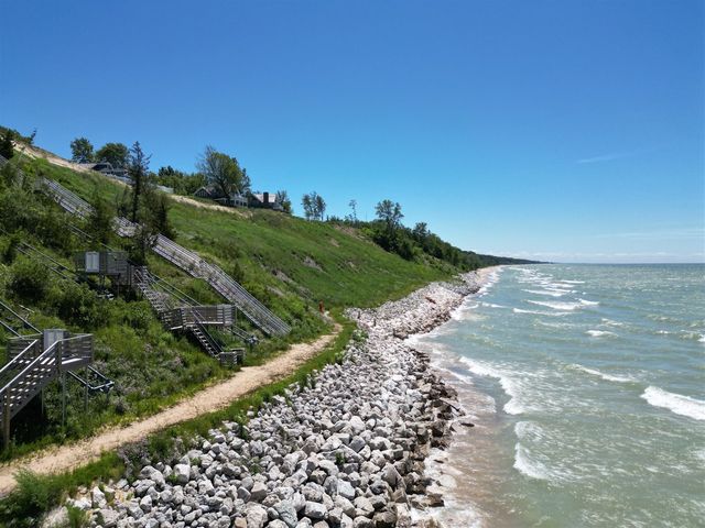 7251 Lakeview Avenue, South Haven, MI 49090