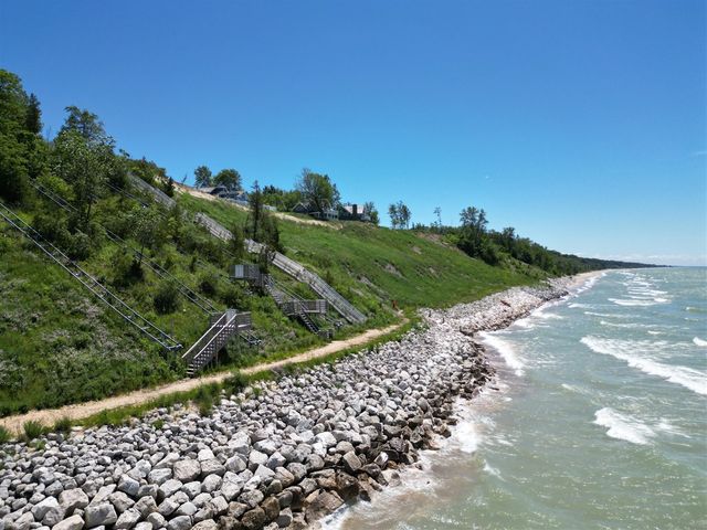 7251 Lakeview Avenue, South Haven, MI 49090
