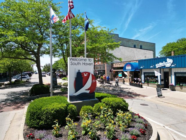 7251 Lakeview Avenue, South Haven, MI 49090