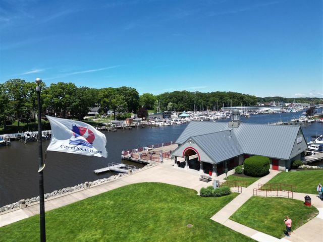 7251 Lakeview Avenue, South Haven, MI 49090