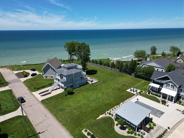 7251 Lakeview Avenue, South Haven, MI 49090