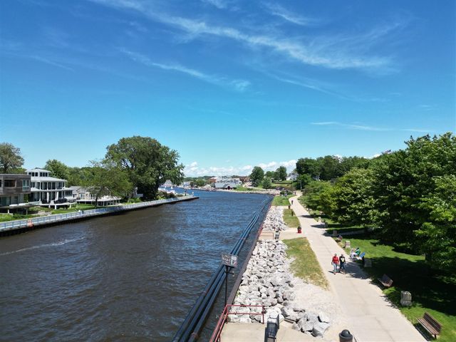 7251 Lakeview Avenue, South Haven, MI 49090