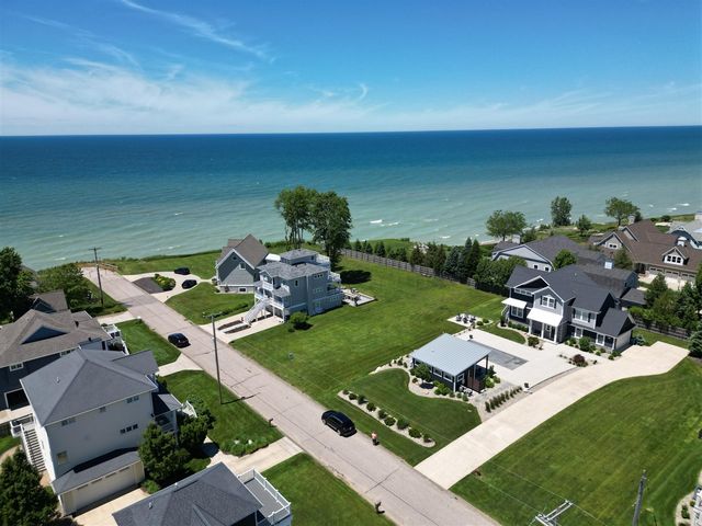 7251 Lakeview Avenue, South Haven, MI 49090