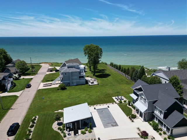 7251 Lakeview Avenue, South Haven, MI 49090