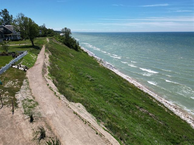 7251 Lakeview Avenue, South Haven, MI 49090