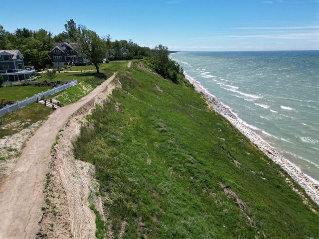 7251 Lakeview Avenue, South Haven, MI 49090