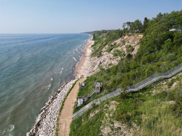 7251 Lakeview Avenue, South Haven, MI 49090