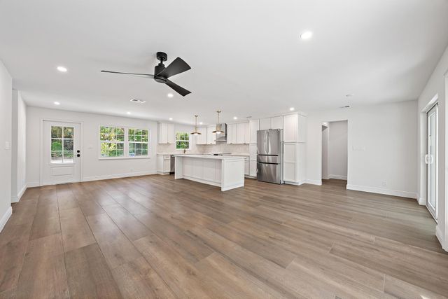 109 E RIVERSIDE Drive, Jupiter, FL 33469