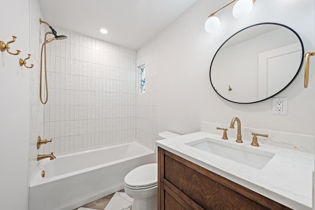 109 E RIVERSIDE Drive, Jupiter, FL 33469
