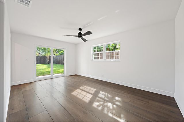 109 E RIVERSIDE Drive, Jupiter, FL 33469