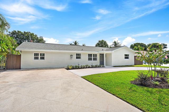 109 E RIVERSIDE Drive, Jupiter, FL 33469