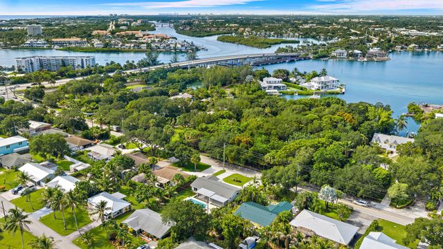 109 E RIVERSIDE Drive, Jupiter, FL 33469