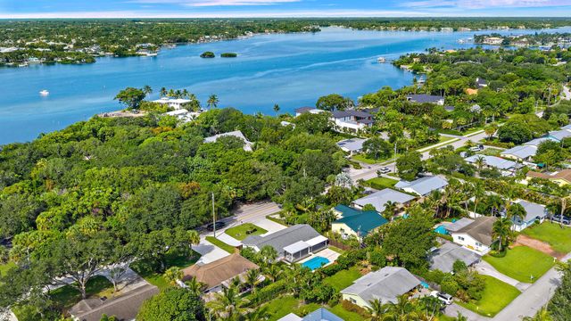 109 E RIVERSIDE Drive, Jupiter, FL 33469
