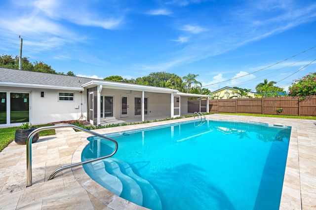 109 E RIVERSIDE Drive, Jupiter, FL 33469