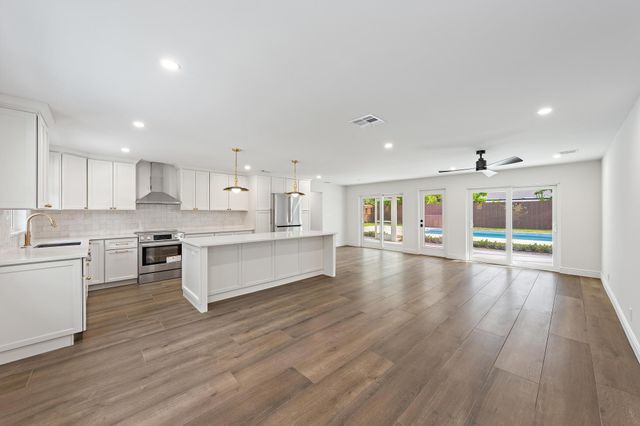 109 E RIVERSIDE Drive, Jupiter, FL 33469