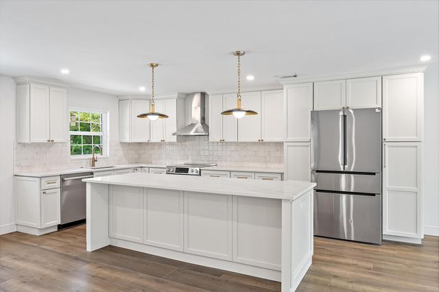 109 E RIVERSIDE Drive, Jupiter, FL 33469