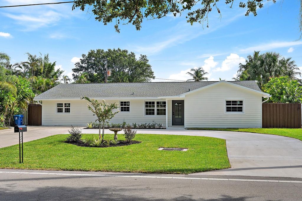 109 E RIVERSIDE Drive, Jupiter, FL 33469