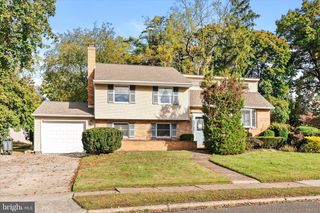 10 WINDING WAY, Mount Holly, NJ 08060