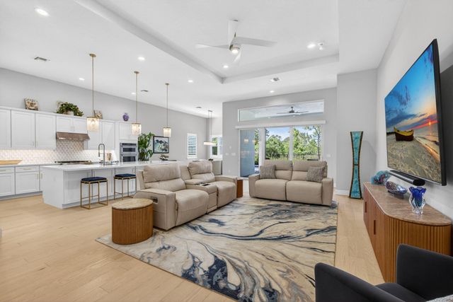 10074 Timber Creek Way, Palm Beach Gardens, FL 33412
