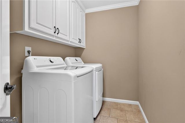 4526 Meadowland Way, Flowery Branch, GA 30542