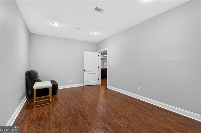 4526 Meadowland Way, Flowery Branch, GA 30542