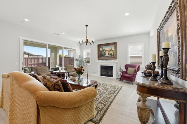 3544 Panorama Dr, Folsom, CA 95630