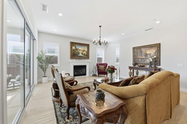 3544 Panorama Dr, Folsom, CA 95630