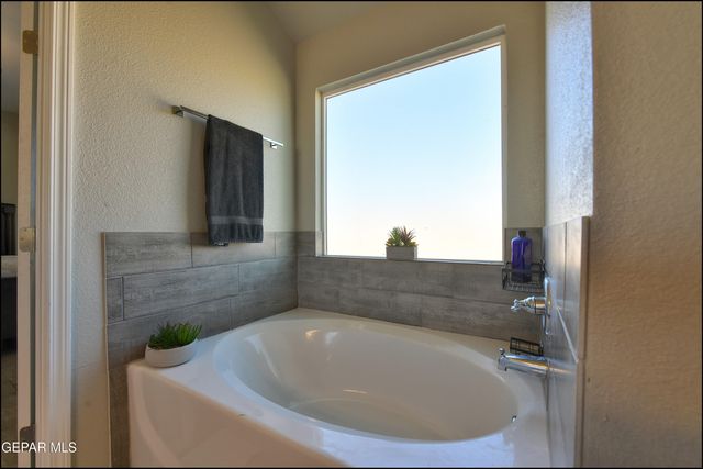 477 DESERTS Drive, Socorro, TX 79927