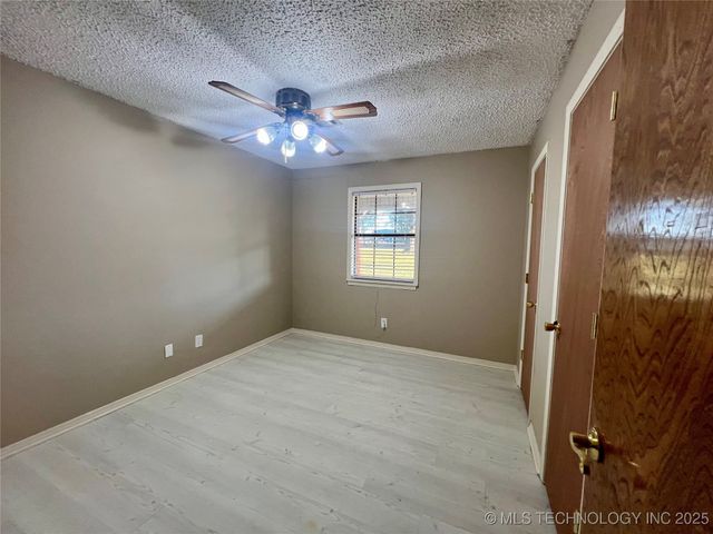 140 W Harris Road, Muskogee, OK 74401